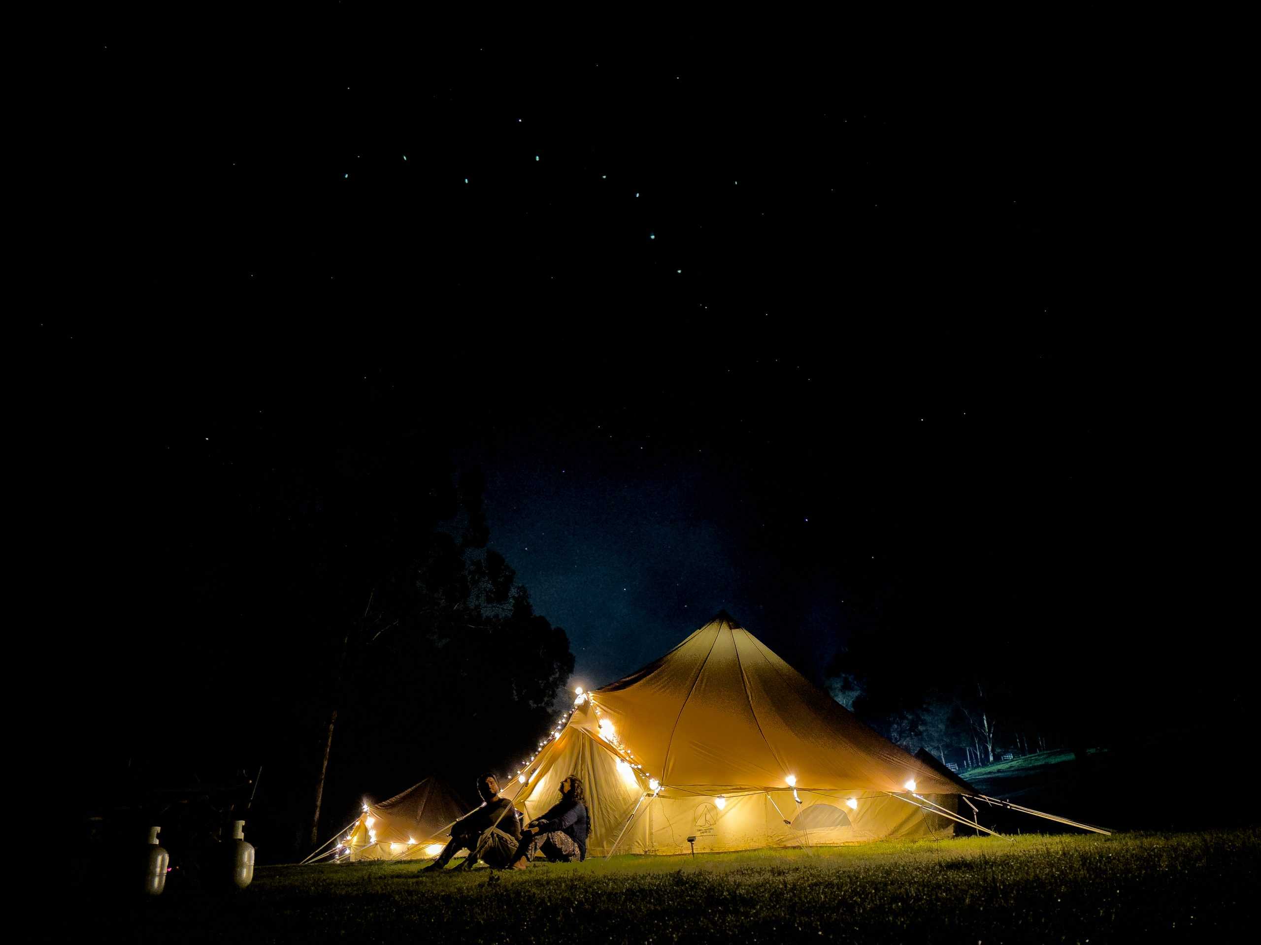 Couple Glamping under starry skies in Glenworth Valley